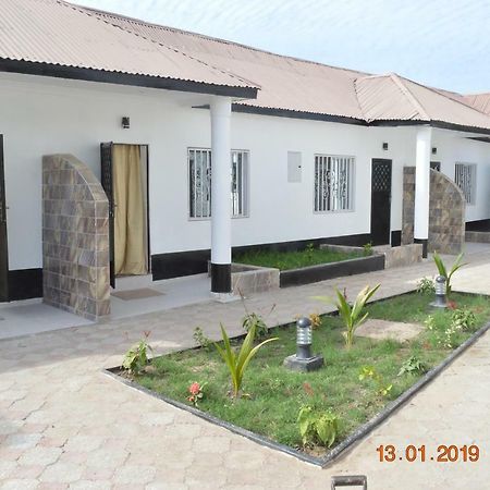 Sukuta Nema Guest House Banjul Exteriör bild