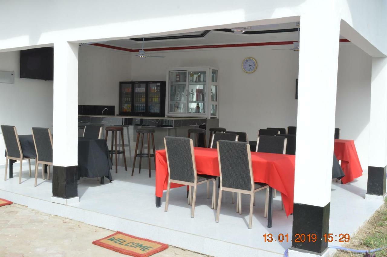 Sukuta Nema Guest House Banjul Exteriör bild