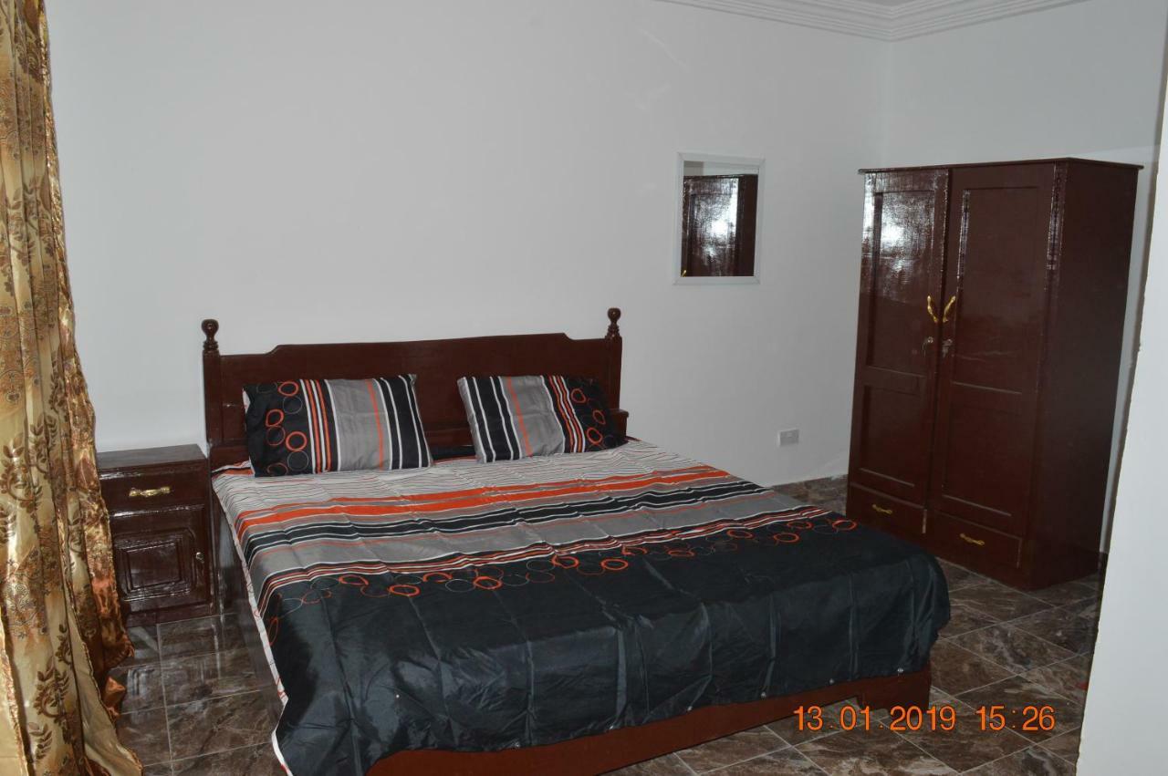 Sukuta Nema Guest House Banjul Exteriör bild