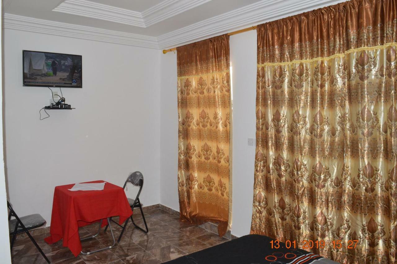 Sukuta Nema Guest House Banjul Exteriör bild