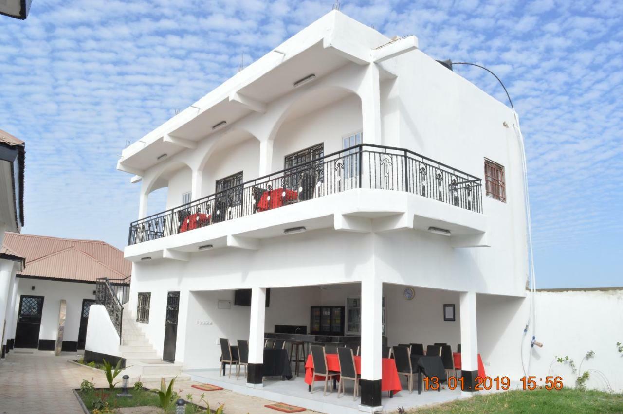 Sukuta Nema Guest House Banjul Exteriör bild