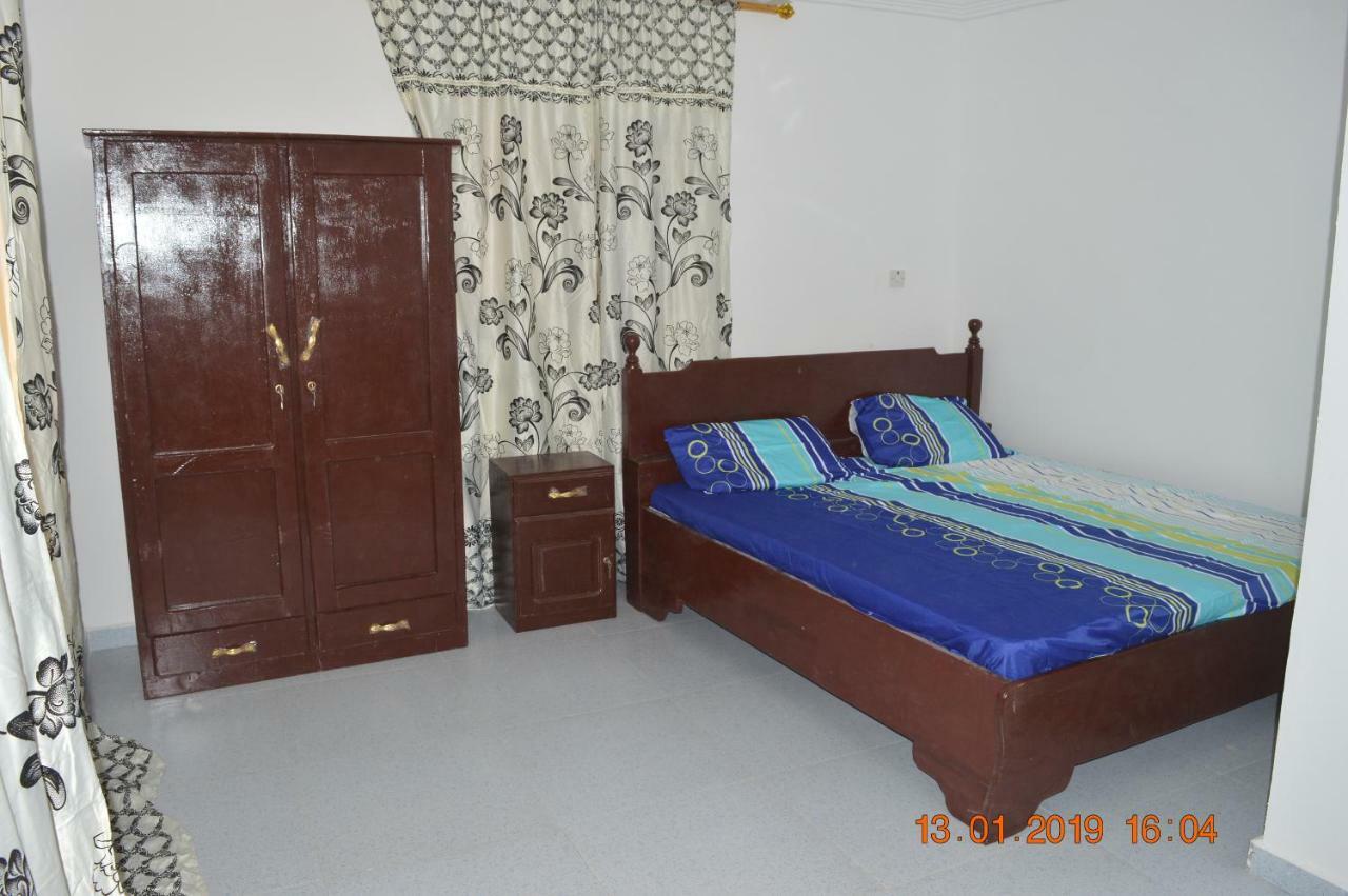 Sukuta Nema Guest House Banjul Exteriör bild